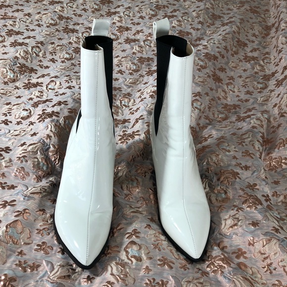 White cowboy inspired bootie - Picture 2 of 5